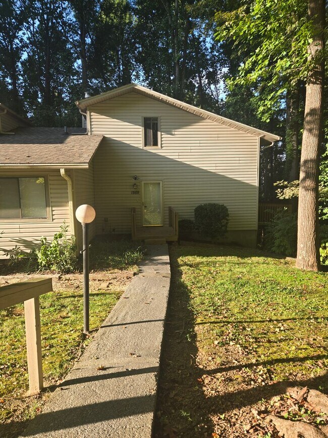 Building Photo - 1569 Colony Park Dr