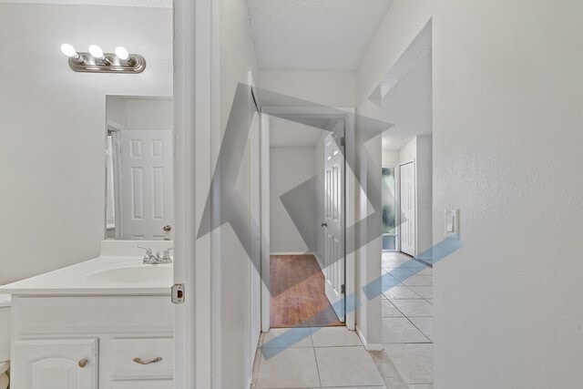 Building Photo - Spacious 2 bedroom 1.5 Bath Now Available - Pine Hills