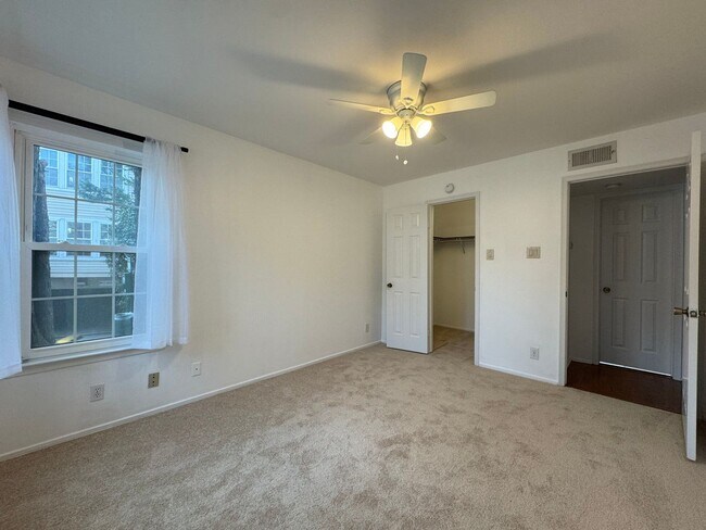 Building Photo - Bright And Cozy 2 Bed 2 Bath Condo In Vibrant Pointe At Park Center
