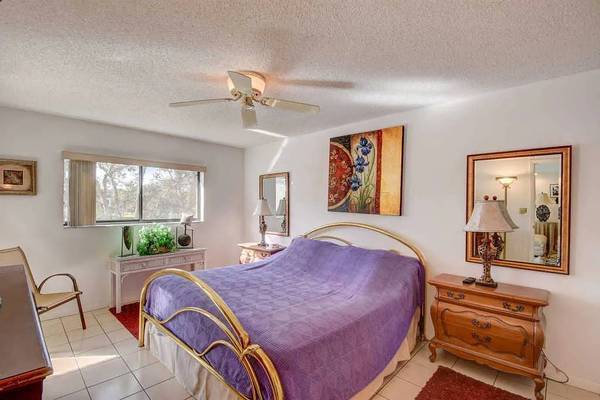 Building Photo - 15461 Pembridge Dr