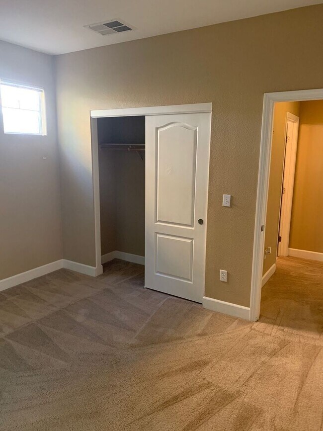 Building Photo - 4BR/3BA Single Family House - Brentwood