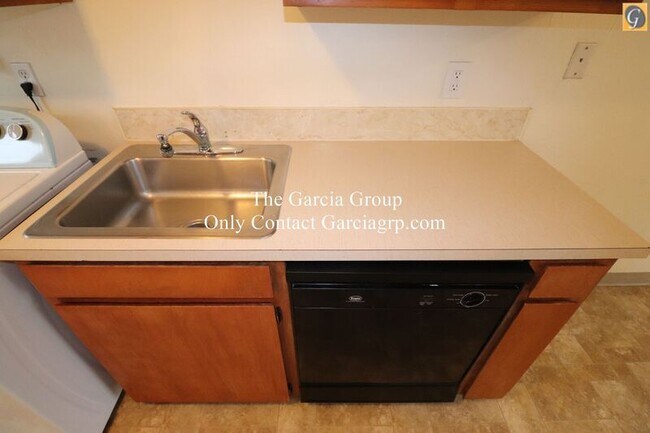 Building Photo - 581 Holmes Ln