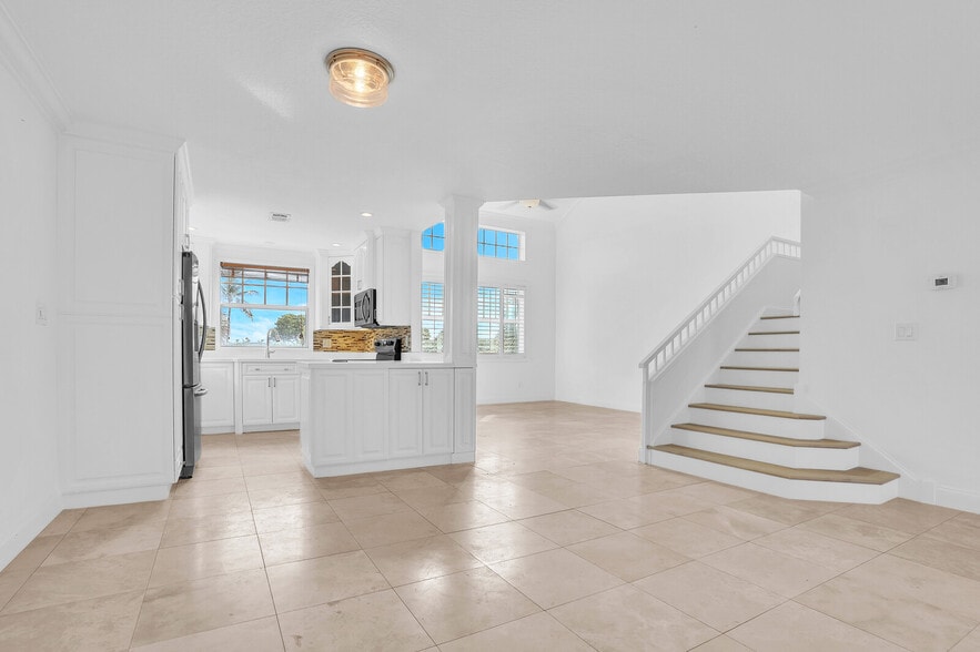 Building Photo - 705 Mainsail Cir