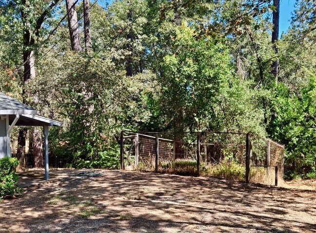 Building Photo - 1588 Quail Ln