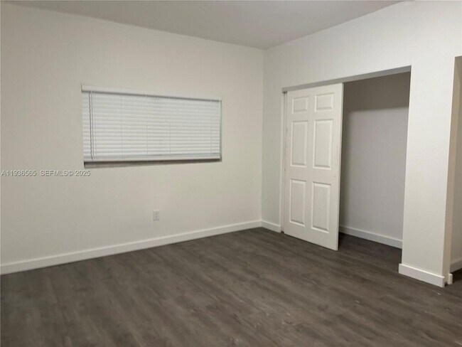 Building Photo - 15240 NE 8th Ave