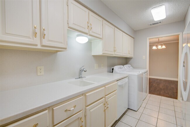 Building Photo - 14529 Misty Meadow Ln