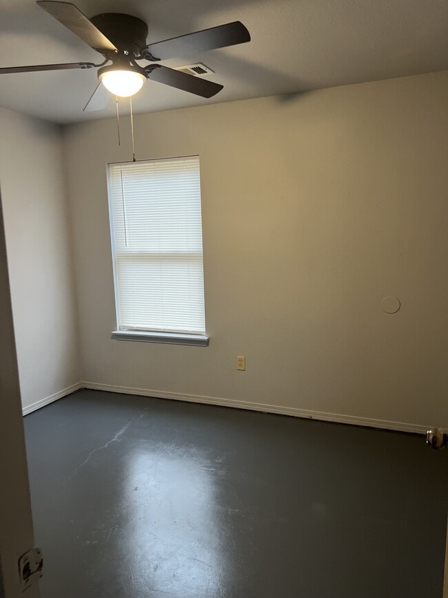 Building Photo - 1 Cypress Ct