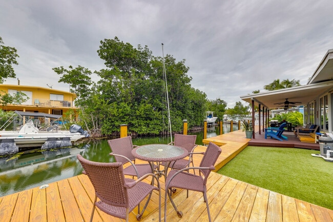 Building Photo - 205 Pirates Dr