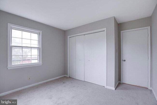 Building Photo - 322 Clay St