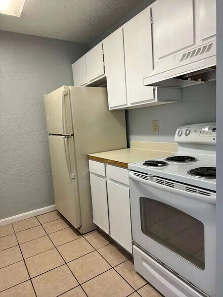Building Photo - 1233 Shalom Dr