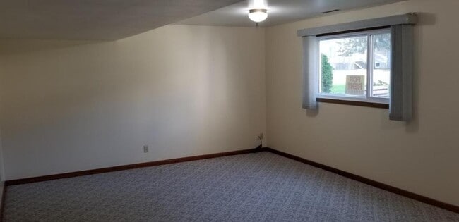 Building Photo - 1615 Hanaford Ave