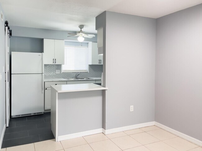 Building Photo - Affordable 2 Bedroom Condo - Water Utility Included