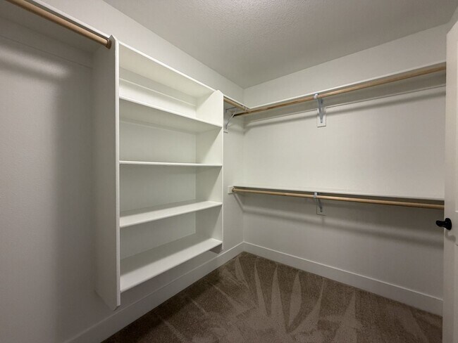 Building Photo - 12425 SW Silvertip St