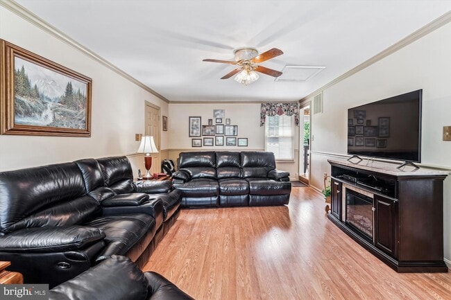 Building Photo - 10902 Valley Brook Dr