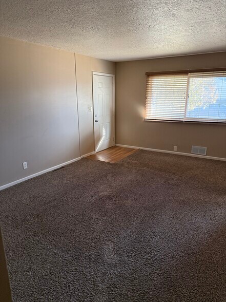 Building Photo - 338 E Jewell Ave