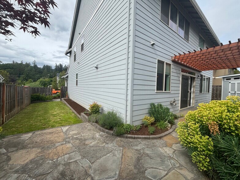 Building Photo - 608 E Taylor Dr