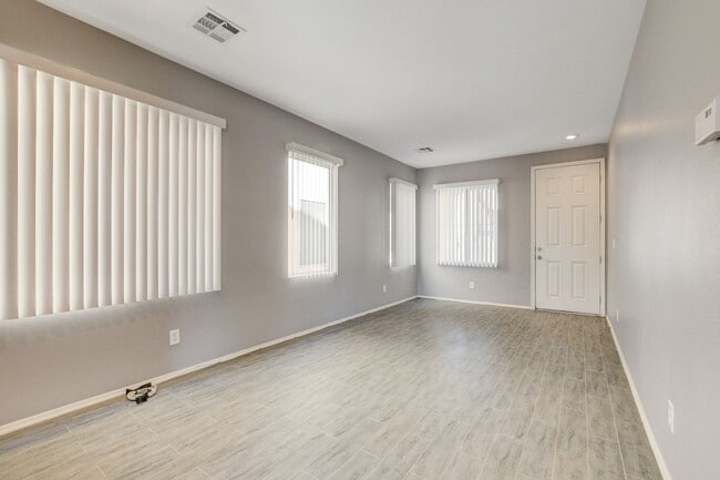 Building Photo - 4 Bedroom Home in the South West / 89139 Area