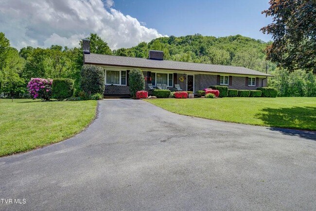 Building Photo - 200 McCurry Ln