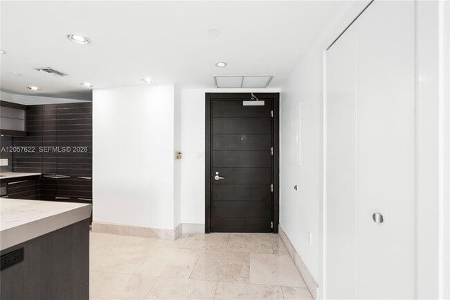 Building Photo - 200 Biscayne Blvd Way