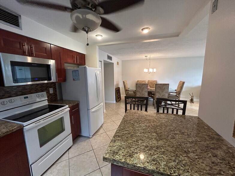 Building Photo - 129 Piedmont C