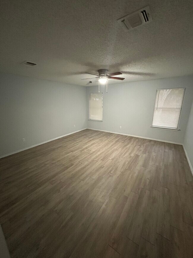 Building Photo - 4404 Courtside Dr