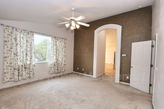 Building Photo - 3240 Big Bear Dr