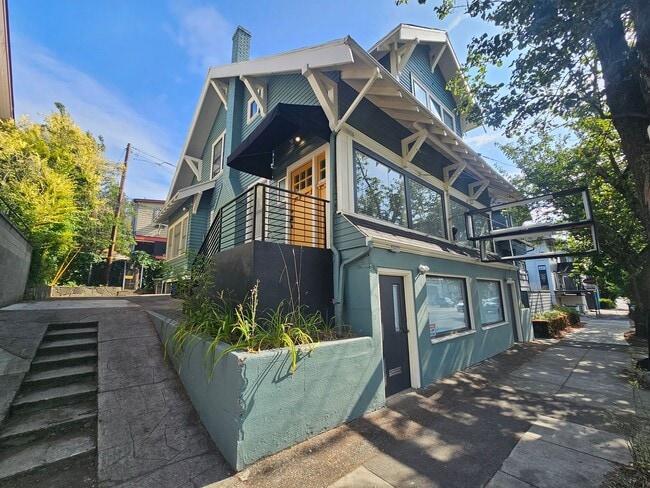 Building Photo - Beautiful Craftsman on Broadway with Live-...