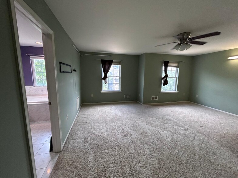 Building Photo - 73 Witman Dr