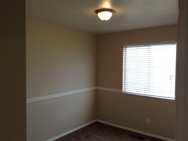Building Photo - 447 W 500 N