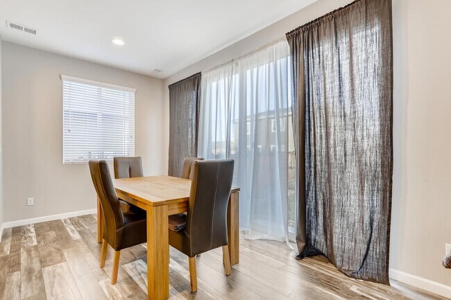 Building Photo - Evolve Real Estate: Beautiful House with Solar Panels  Available for Move in on August 5th!