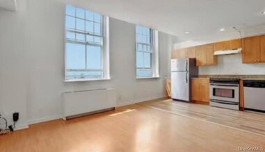 Building Photo - 6102 Villa Dr