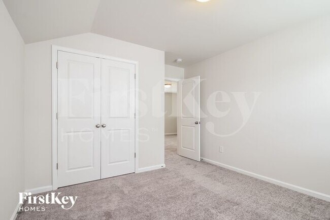 Building Photo - 477 Yoshino Cherry Dr