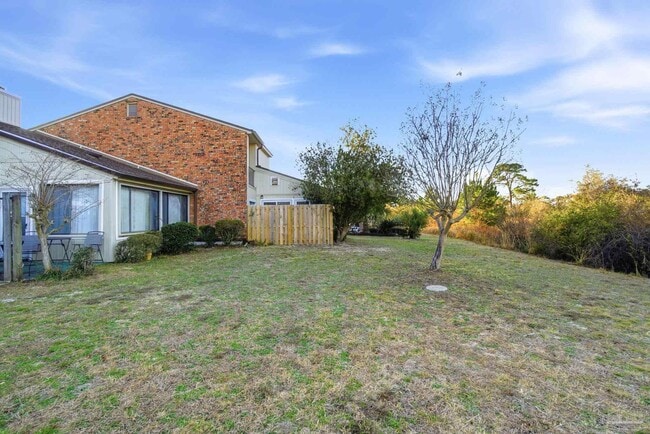 Building Photo - 4822 Huron Dr