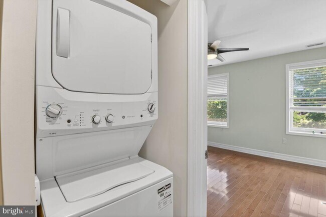 Building Photo - 5338 41st St NW
