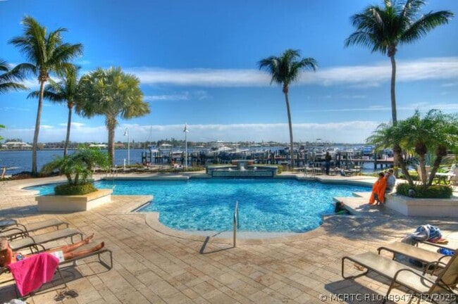 Building Photo - 160 Yacht Club Way