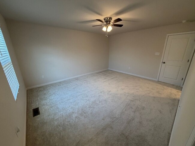 Building Photo - Modern Two-Story Townhome with Open Floor Plan and Garage