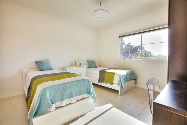 Building Photo - 880 Camino Del Sur - 12