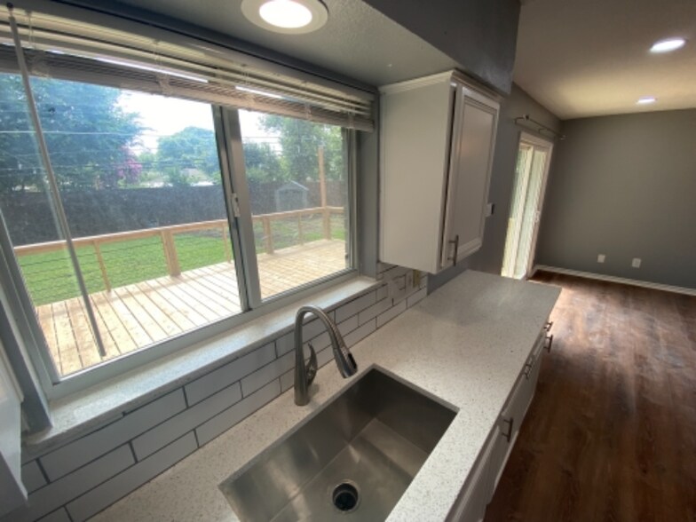 Building Photo - 309 Dover Dr