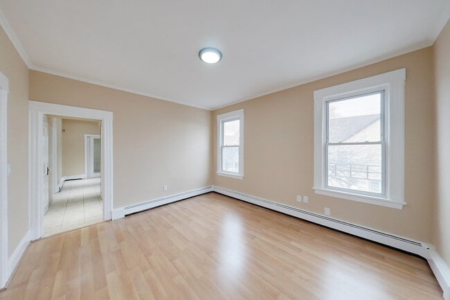 Building Photo - 42 Planten Ave