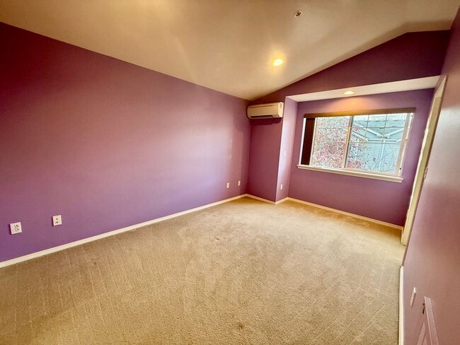 Building Photo - Greenlake Townhome