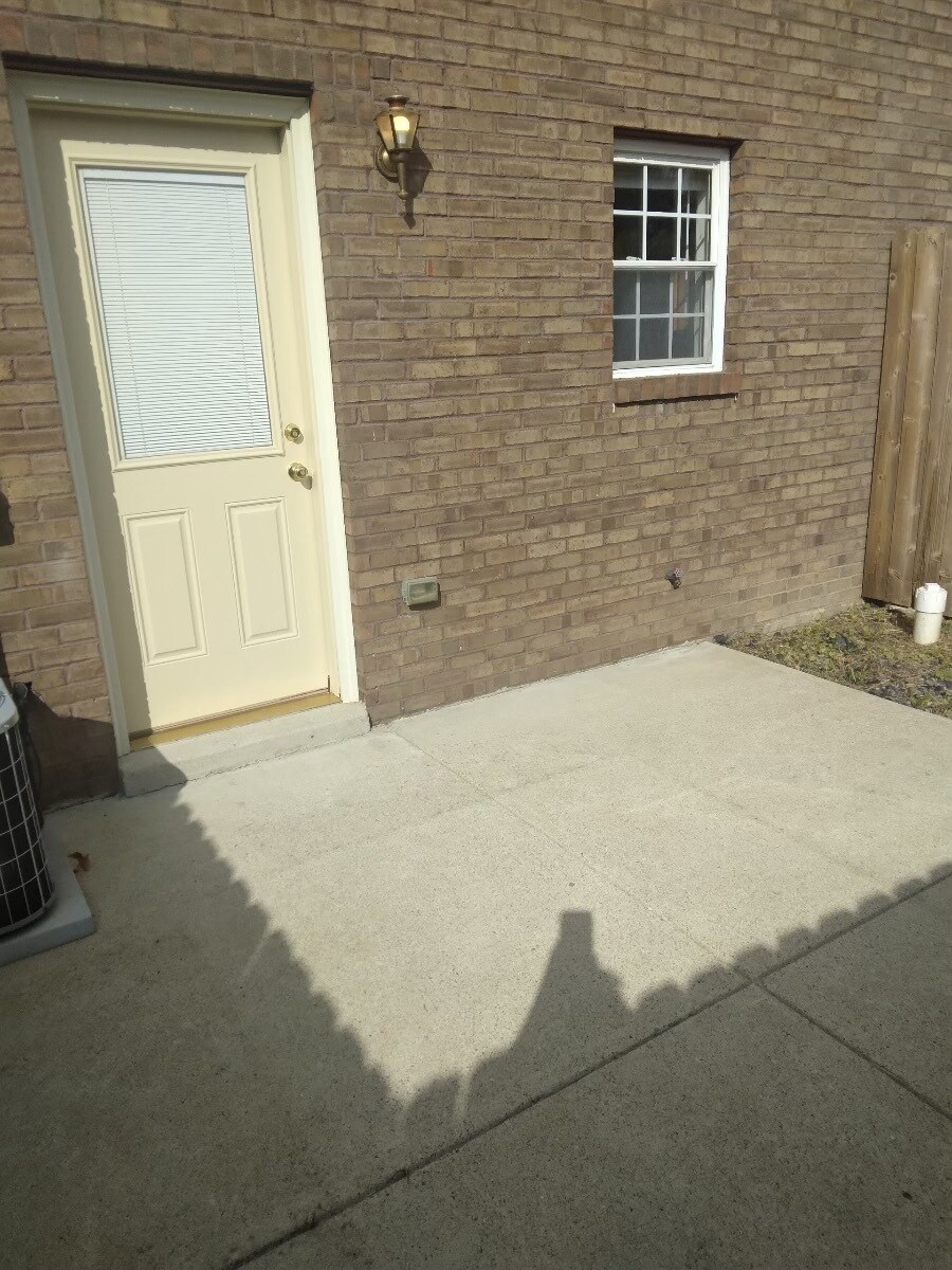 Building Photo - 6121 Upper Hunters Trace