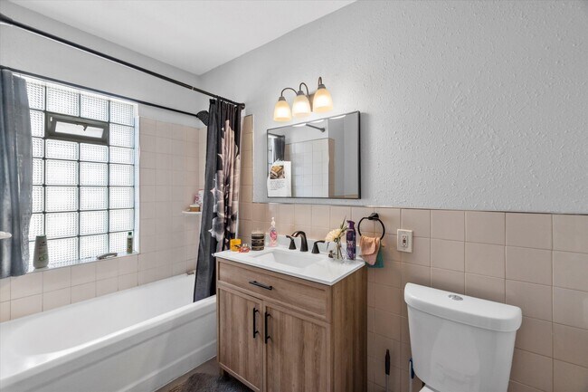 Building Photo - 748 N 34th St