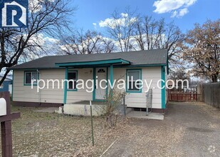 Building Photo - Four bedroom two bath home on Jackson Street