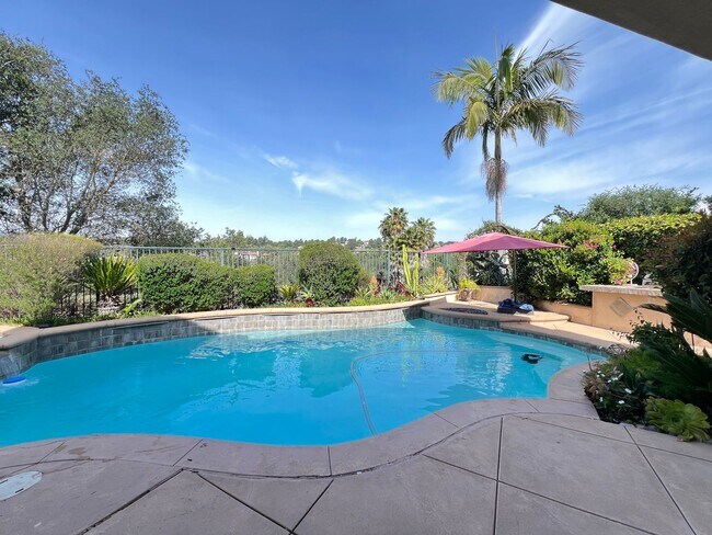 Building Photo - Luxury En Suite Living & Panoramic Views