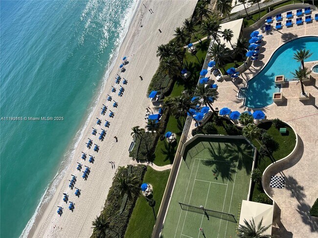 Building Photo - 17555 Collins Ave