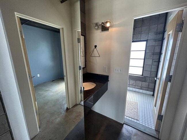 Building Photo - 360 W 300 S