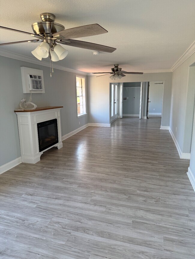 Building Photo - 6105 Hill Rd