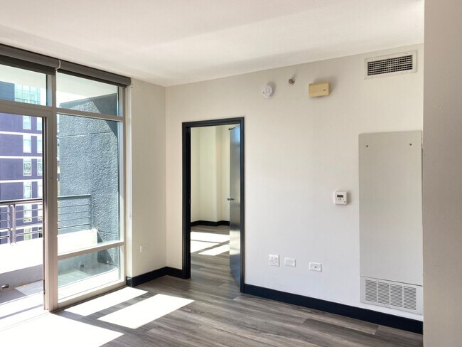 Building Photo - 14th Floor Downtown San Diego Apartment