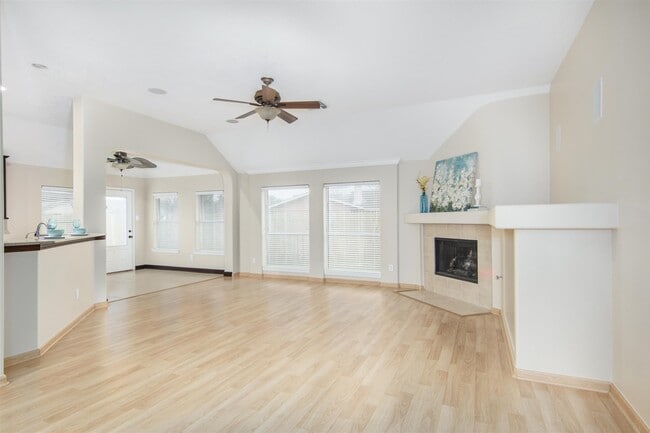 Building Photo - 179 Greenridge Cir