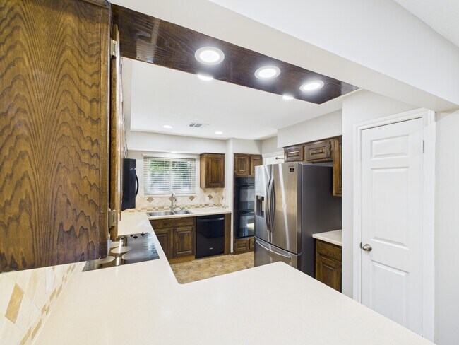 Building Photo - 3018 Highland Laurels Dr